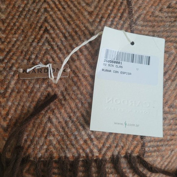 Brand New Wool Ruana Shawl w Tags - Picture 4 of 5